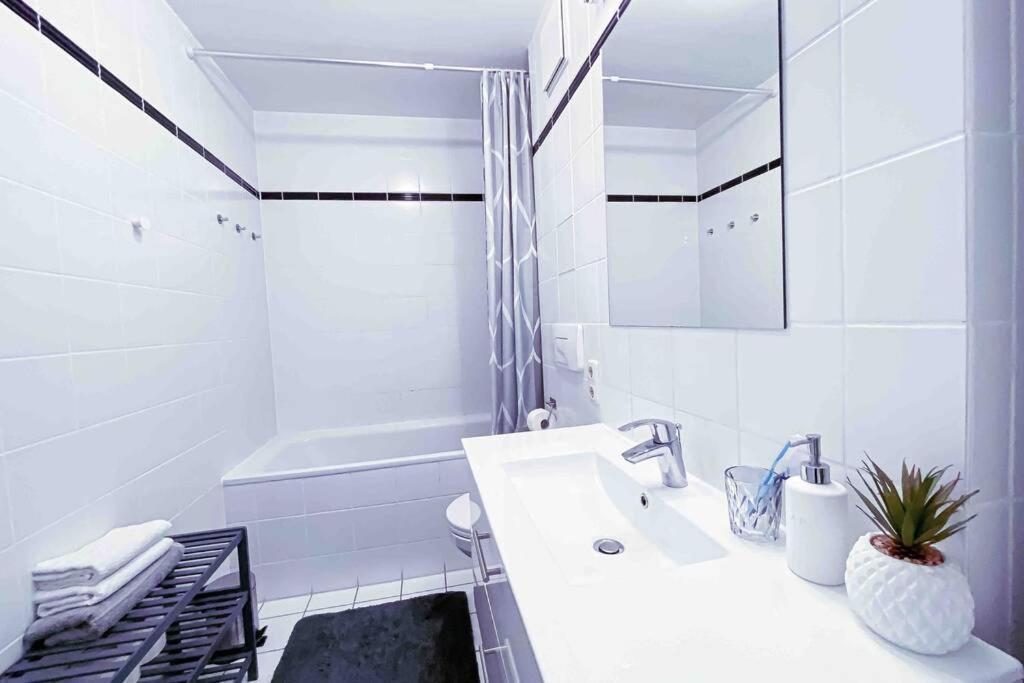Luxury Home Cinema 2R Apt + Balcony / 65M² 라이프치히 외부 사진